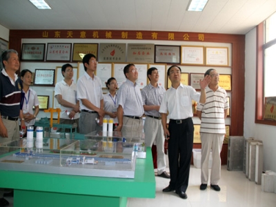 2012.7.28日山東天意兩項科技成果鑒定順利通過，北京領(lǐng)導(dǎo)專家，到我公司參觀指導(dǎo)