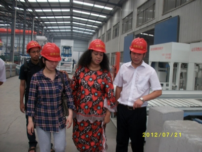 2012.7.21日坦桑尼亞總統(tǒng)夫人來我公司參觀指導(dǎo)、洽談合作