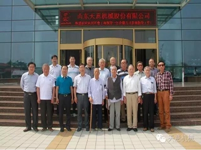 兗州區(qū)委常委、組織部長徐繼瑞一行領(lǐng)導(dǎo)蒞臨天意參觀指導(dǎo)工作