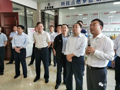 熱烈歡迎濟(jì)寧市人大常委副主任陳國華蒞臨天意機械考察指導(dǎo)