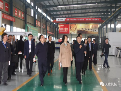 濟寧市委常委、組織部部長孔凡萍帶領(lǐng)全市“兩新”組織黨建工作現(xiàn)場觀摩團蒞臨天意機械調(diào)研指導(dǎo)